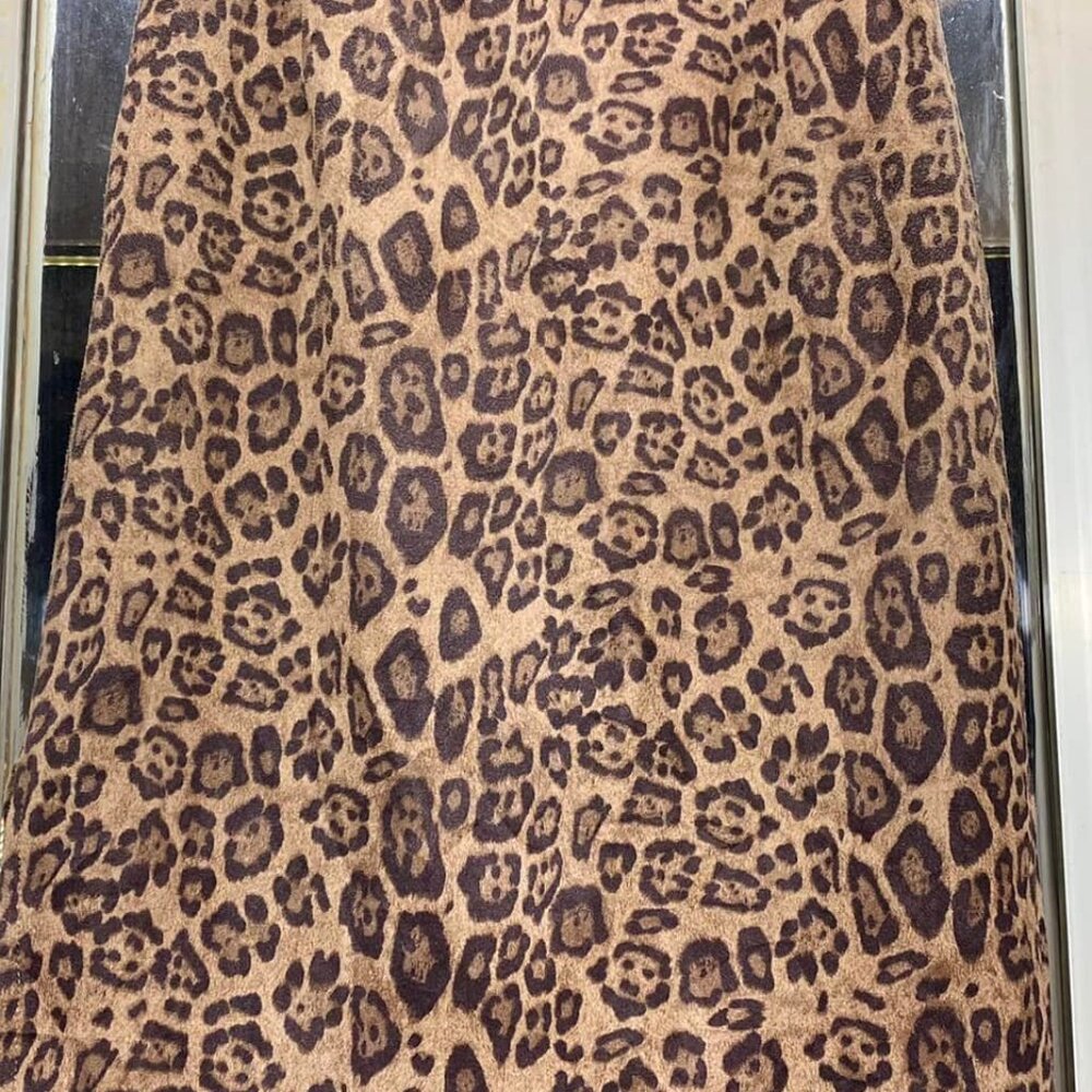 Stunning Long Dress with Bold Leopard Print - Picture 3 of 4